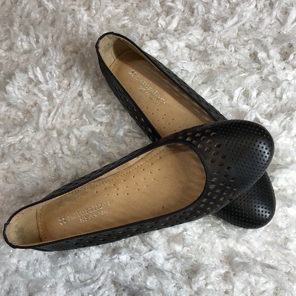 NATURALIZER- N5 COMFORT LASER CUT FLATS - Picture 2 of 10